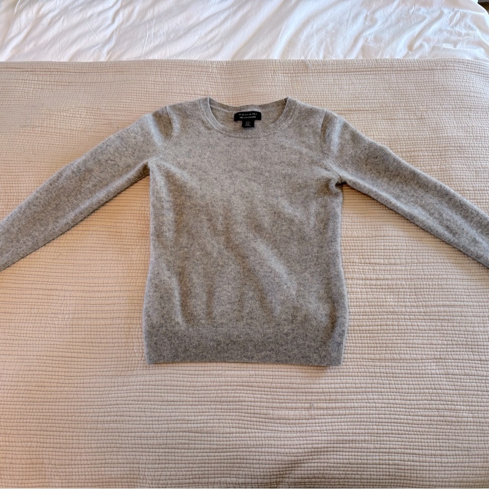 Tahari Cashmere Gray Crew Neck Sweater